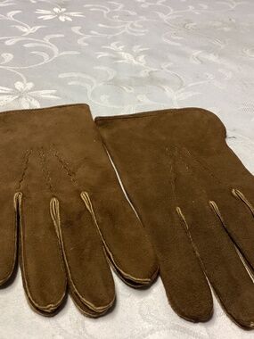 MENS  DEERSKIN. / suede  gloves gloves must see NEVER WORN